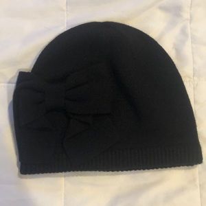 Beanie with a bow
